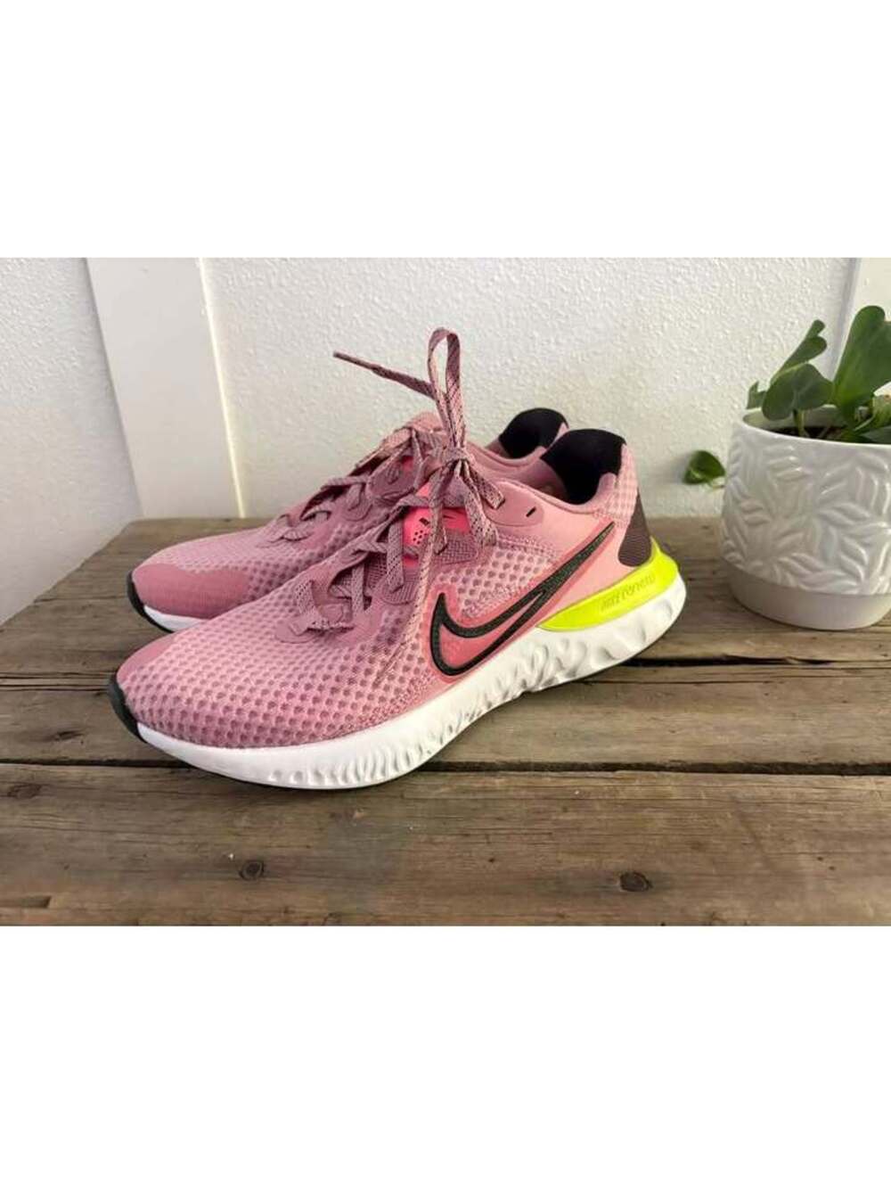 Women's Nike Renew 2 Running Shoes size 9.5